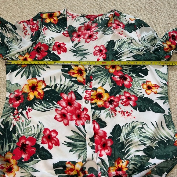GUESS Size Medium Hawaiian Tie Front Blouse V-neck long Sleeve Button-Up Floral - Picture 8 of 10